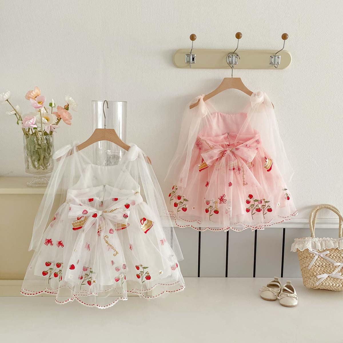 Vestido Infantil Bolo e Morangos