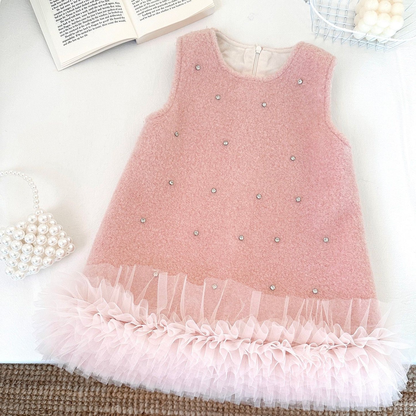 Conjunto Infantil Feminino Casaco Plush e Pérolas + Vestido
