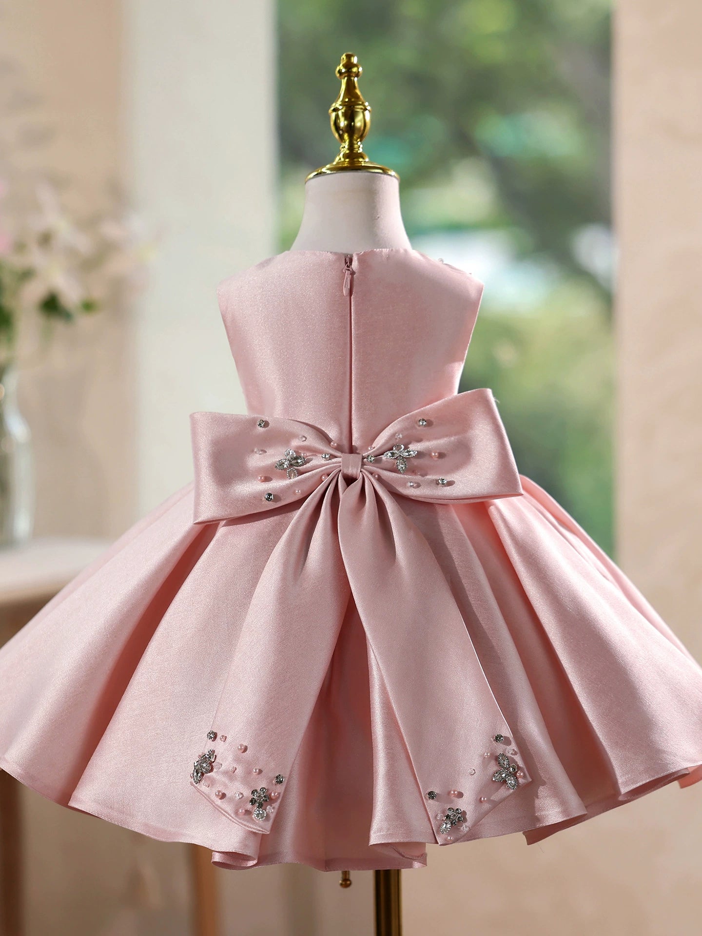 Vestido de Festa de Cetim Lacinho e Pedras